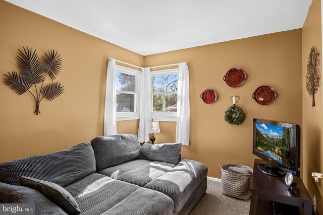 39 LONGWOOD DR, Hamilton, NJ 08620