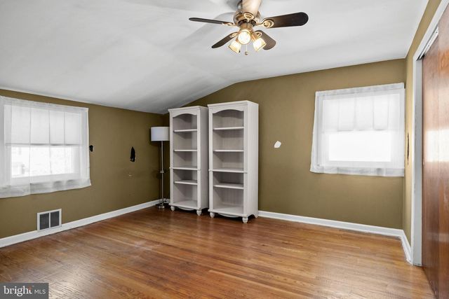 39 LONGWOOD DR, Hamilton, NJ 08620