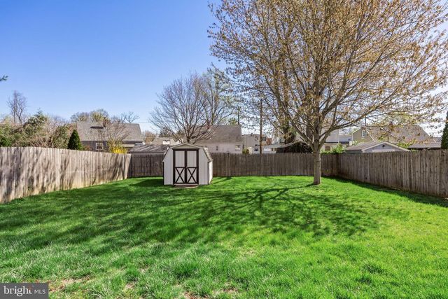 39 LONGWOOD DR, Hamilton, NJ 08620