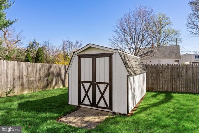39 LONGWOOD DR, Hamilton, NJ 08620