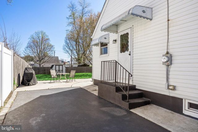 39 LONGWOOD DR, Hamilton, NJ 08620