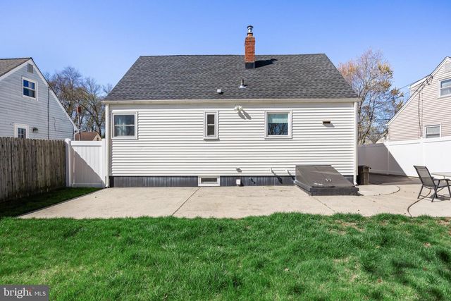 39 LONGWOOD DR, Hamilton, NJ 08620
