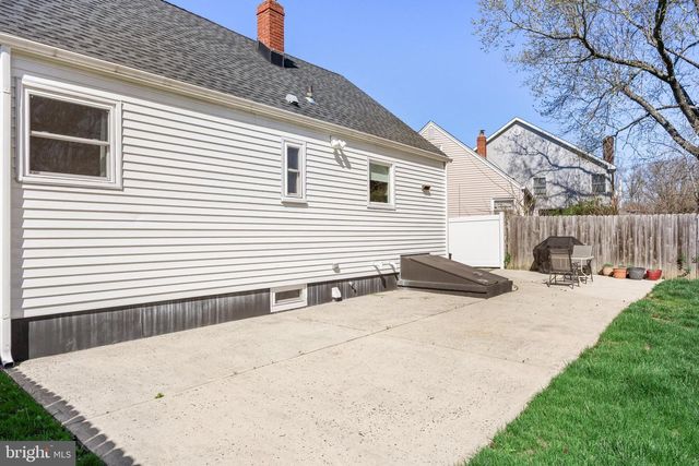 39 LONGWOOD DR, Hamilton, NJ 08620