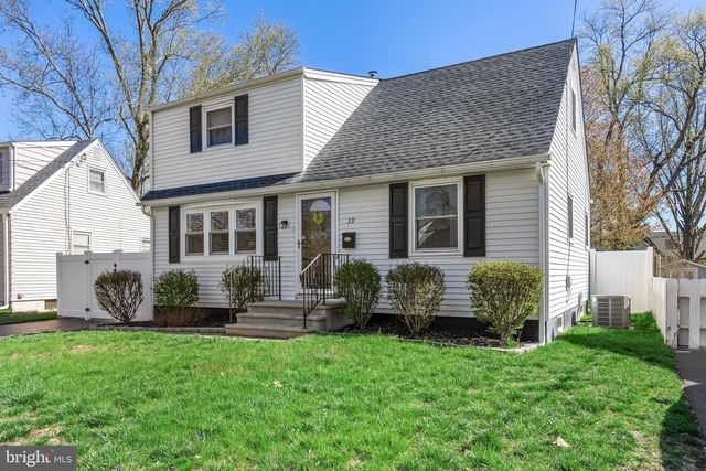 39 LONGWOOD DR, Hamilton, NJ 08620