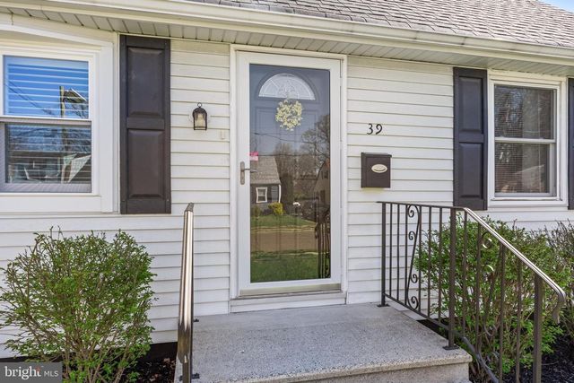 39 LONGWOOD DR, Hamilton, NJ 08620