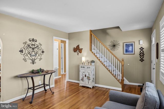 39 LONGWOOD DR, Hamilton, NJ 08620