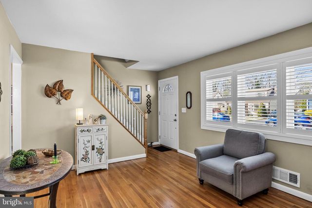 39 LONGWOOD DR, Hamilton, NJ 08620