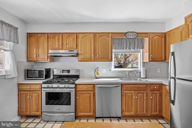 39 LONGWOOD DR, Hamilton, NJ 08620