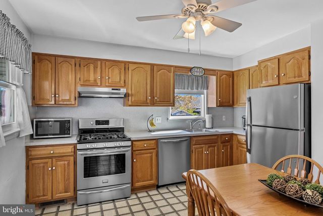 39 LONGWOOD DR, Hamilton, NJ 08620