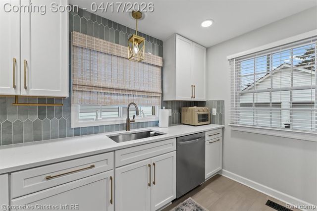 16268 Kirkshire Avenue, Beverly Hills, MI 48025