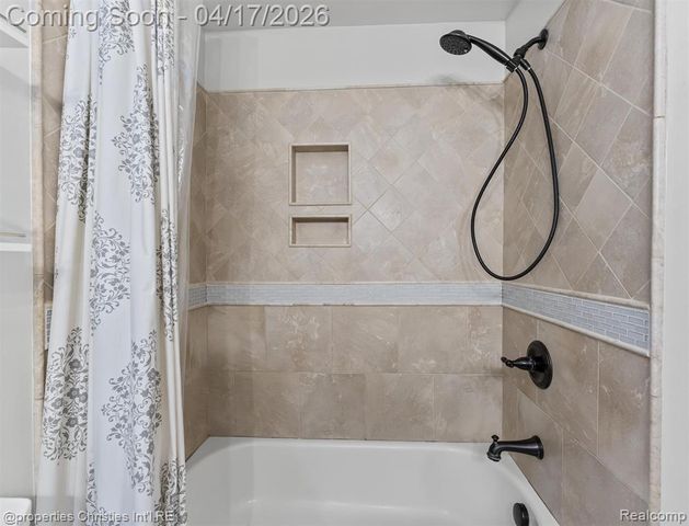 16268 Kirkshire Avenue, Beverly Hills, MI 48025