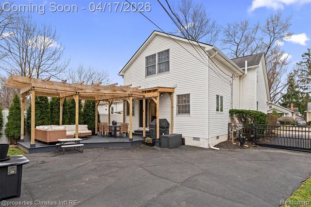 16268 Kirkshire Avenue, Beverly Hills, MI 48025