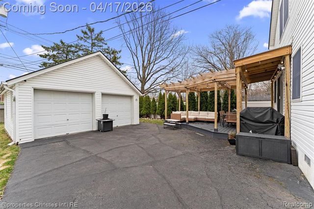 16268 Kirkshire Avenue, Beverly Hills, MI 48025