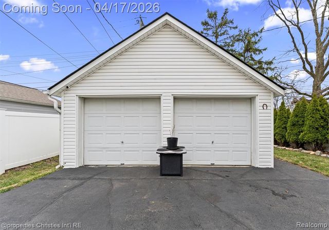 16268 Kirkshire Avenue, Beverly Hills, MI 48025