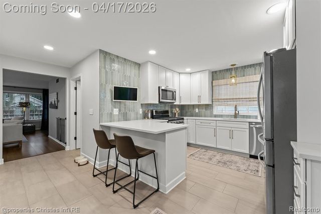 16268 Kirkshire Avenue, Beverly Hills, MI 48025