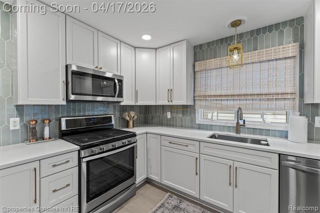 16268 Kirkshire Avenue, Beverly Hills, MI 48025