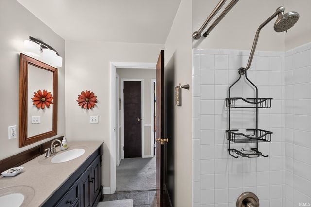 62277 Poppy Road, South Bend, IN 46614