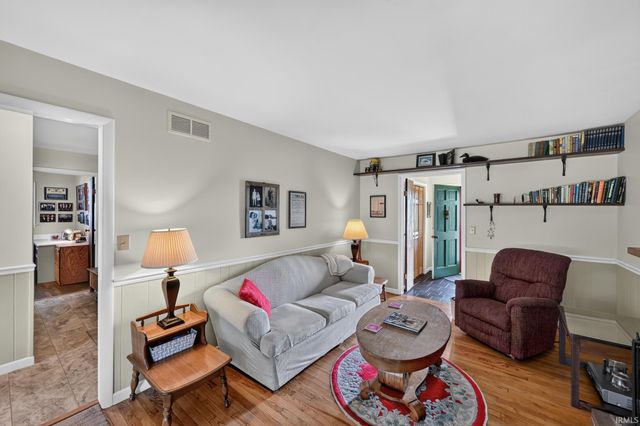 62277 Poppy Road, South Bend, IN 46614
