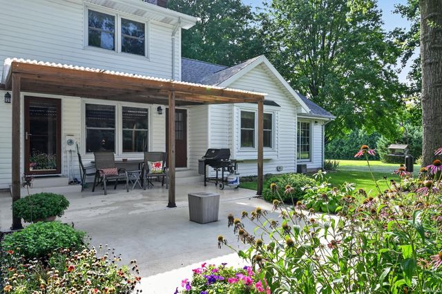 62277 Poppy Road, South Bend, IN 46614