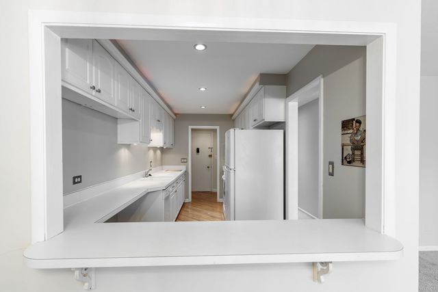 510 W Eastman Street 2F, Arlington Heights, IL 60005
