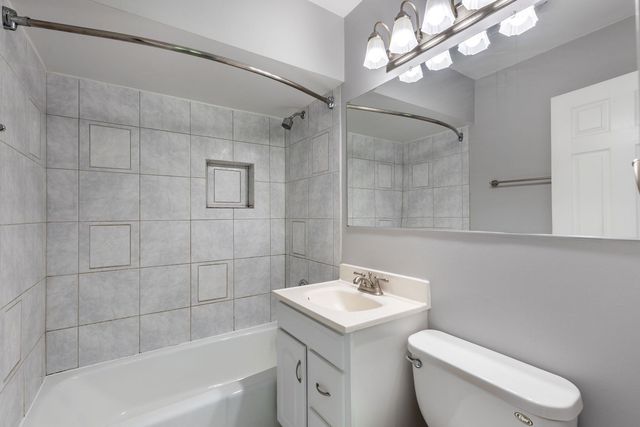 510 W Eastman Street 2F, Arlington Heights, IL 60005