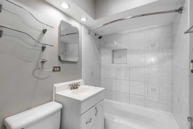 510 W Eastman Street 2F, Arlington Heights, IL 60005