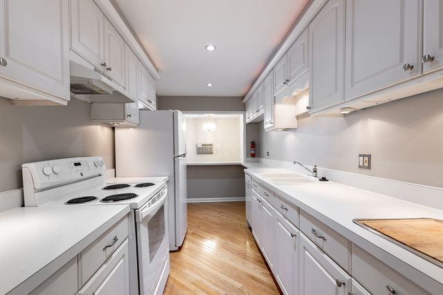 510 W Eastman Street 2F, Arlington Heights, IL 60005