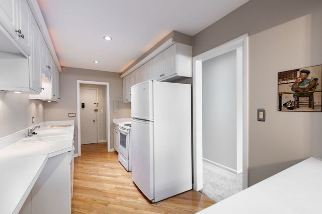 510 W Eastman Street 2F, Arlington Heights, IL 60005