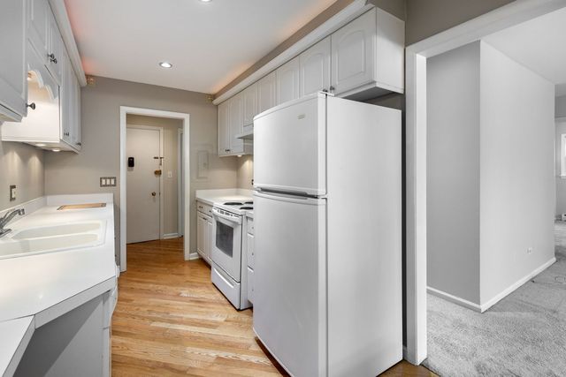510 W Eastman Street 2F, Arlington Heights, IL 60005