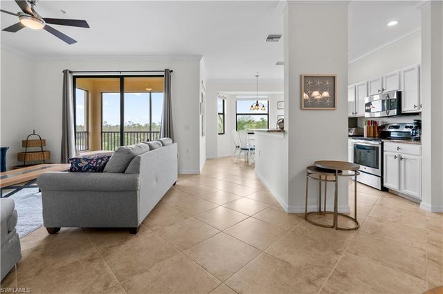 9735 Acqua CT # 641, Naples, FL 34113