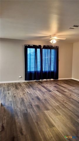 808 Fern Ln, Victoria, TX 77904