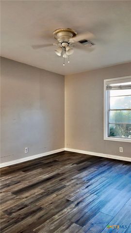 808 Fern Ln, Victoria, TX 77904