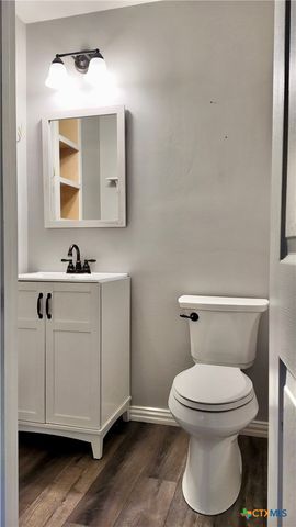 808 Fern Ln, Victoria, TX 77904