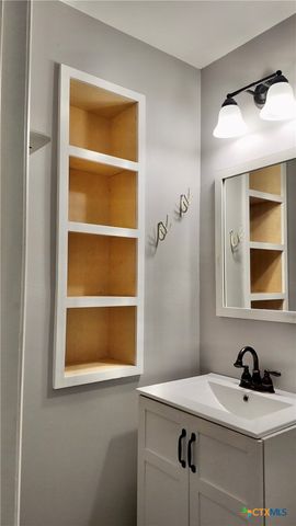 808 Fern Ln, Victoria, TX 77904