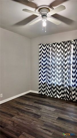 808 Fern Ln, Victoria, TX 77904