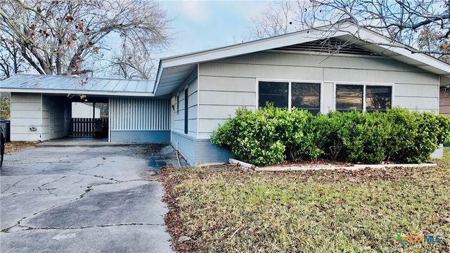 808 Fern Ln, Victoria, TX 77904