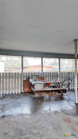 808 Fern Ln, Victoria, TX 77904