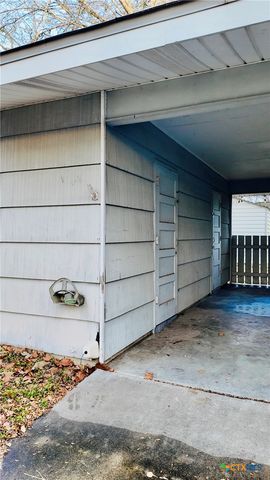 808 Fern Ln, Victoria, TX 77904