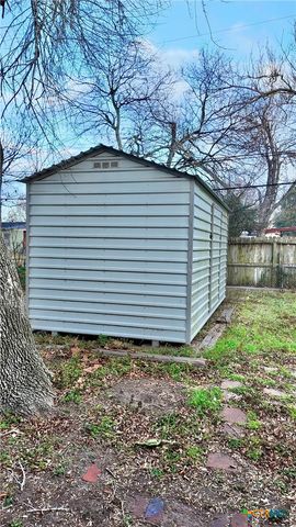 808 Fern Ln, Victoria, TX 77904