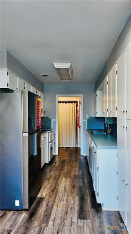 808 Fern Ln, Victoria, TX 77904