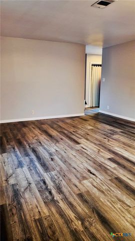 808 Fern Ln, Victoria, TX 77904