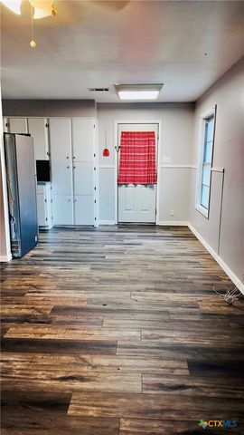 808 Fern Ln, Victoria, TX 77904