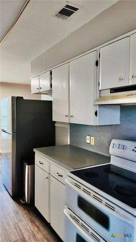 808 Fern Ln, Victoria, TX 77904