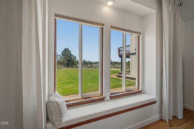 21770 Eastmont Drive, Bend, OR 97701
