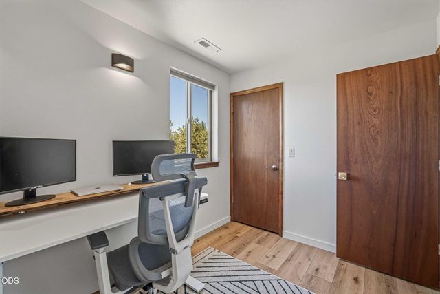 21770 Eastmont Drive, Bend, OR 97701