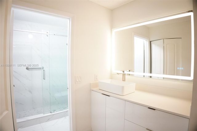 5141 NW 101st Pl, Doral, FL 33178