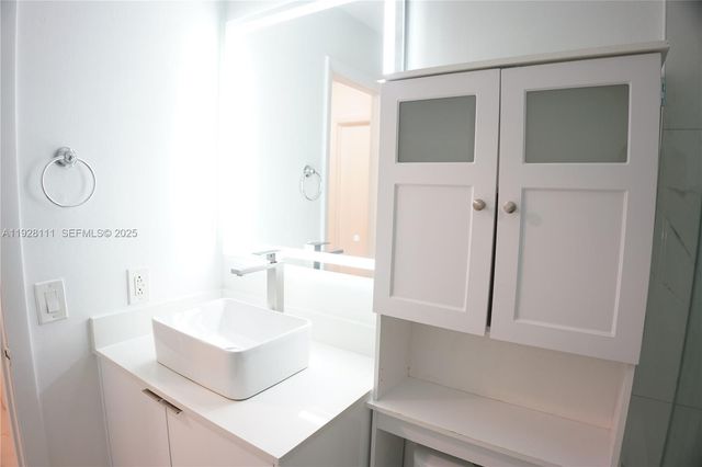 5141 NW 101st Pl, Doral, FL 33178