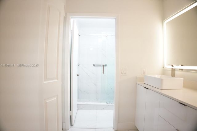 5141 NW 101st Pl, Doral, FL 33178