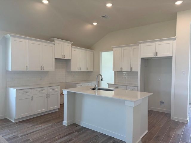 8319 Amber Summit, Angleton, TX 77515