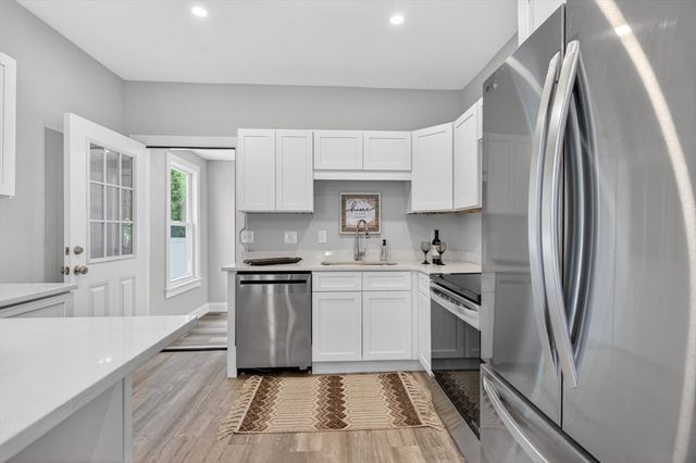 28 Greendale Ave, Worcester, MA 01606